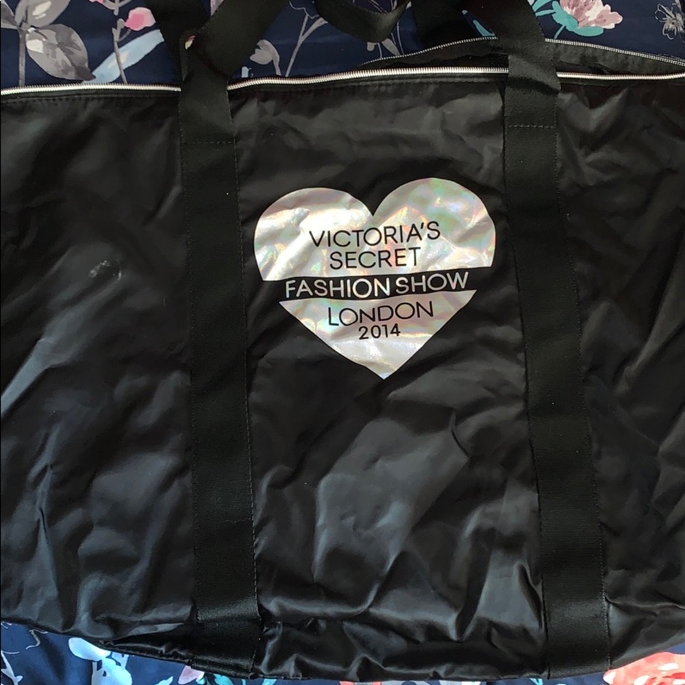 VS tote